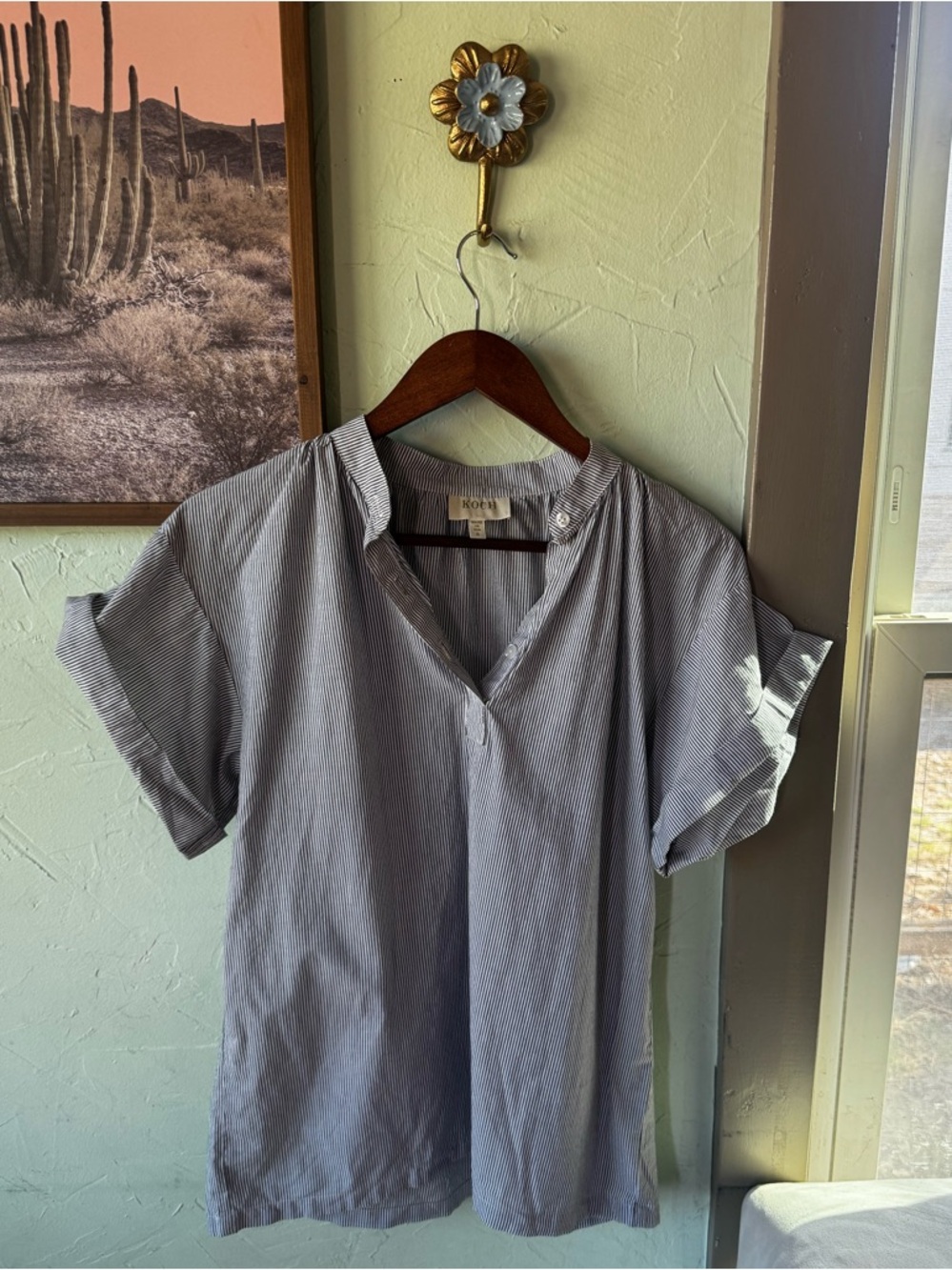 EUC Koch Short Sleeve Button Down Top, Grey and White, Size Small, Made in USA